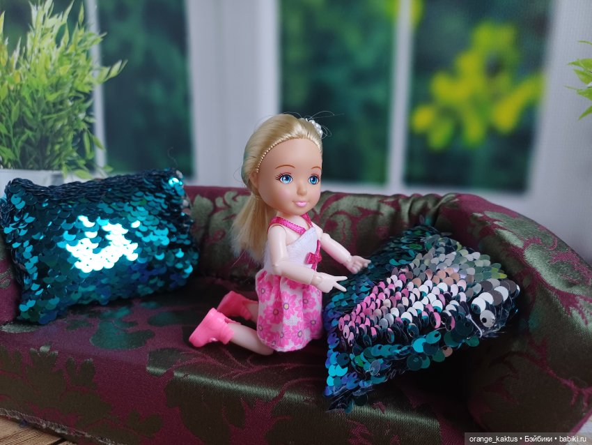 Кирилл, Ангелина и новый диван (фото 6)