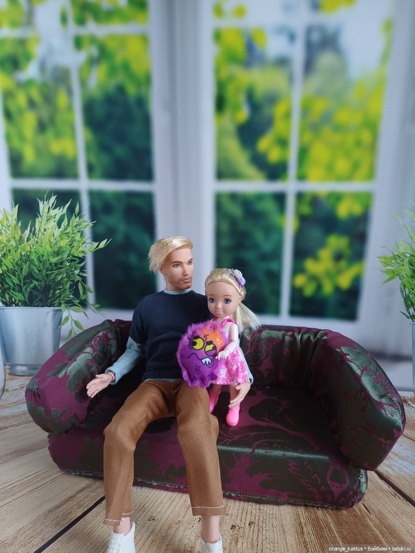 Кирилл, Ангелина и новый диван (фото 3)