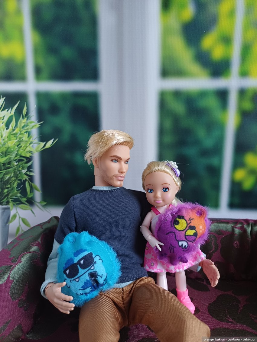 Кирилл, Ангелина и новый диван (фото 4)