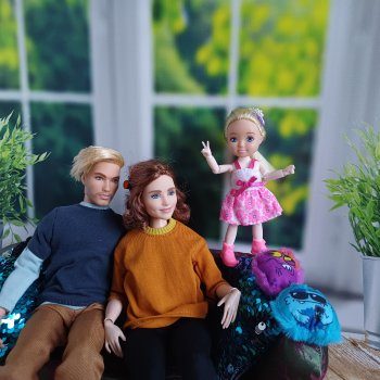 Кирилл, Ангелина и новый диван