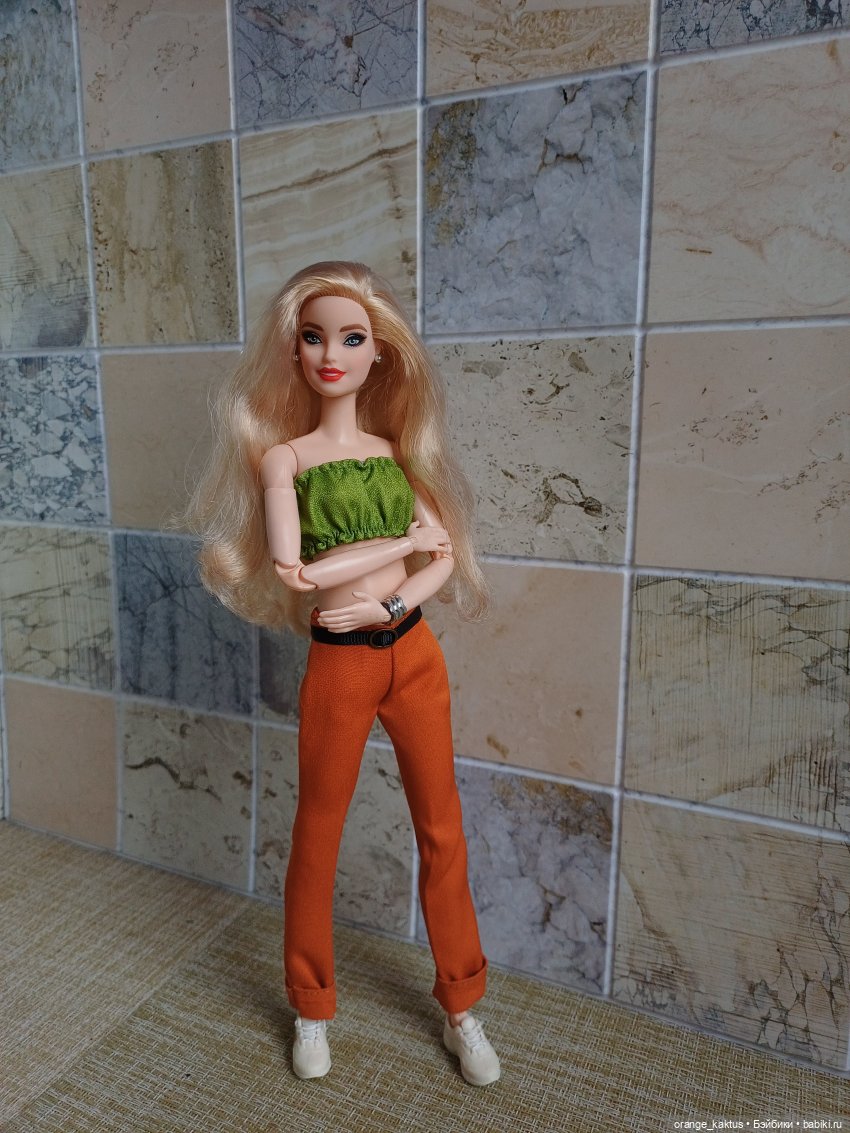 Девушки примеряют обновки (фото 5)