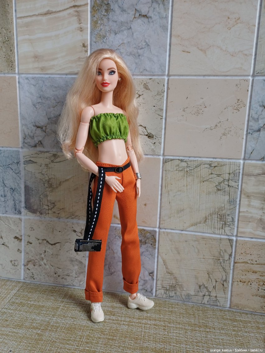 Девушки примеряют обновки