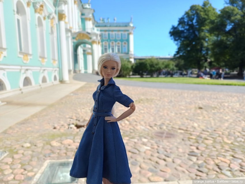 Как Альбина по городу гуляла