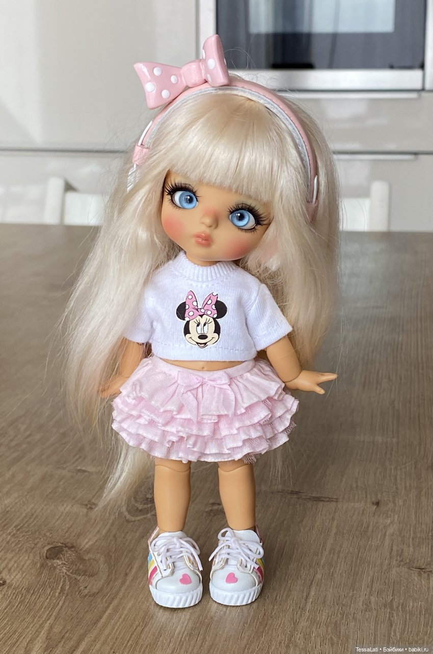 Берри подстриглась и сделала легкие локоны