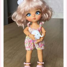 Берри подстриглась и сделала легкие локоны