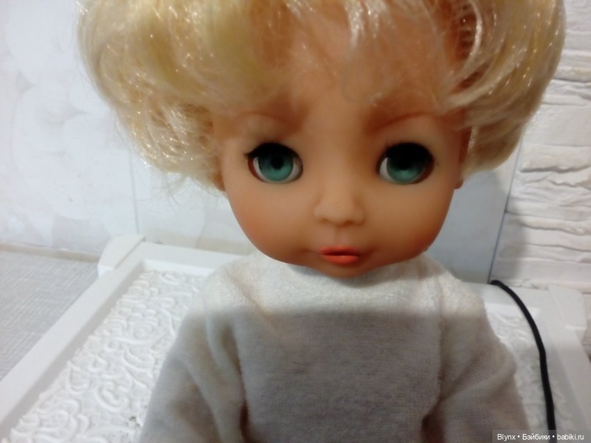 Чинила тот глазик что слева на фото