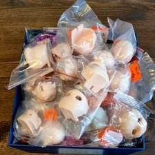 Продам части коробочных кукол, обувь, одежду