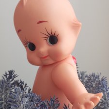 Кьюпи с иероглифическим клеймом Ⓒキューピー株式会社