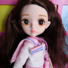 Милая куколка.