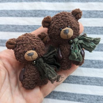 Бурый медведь. Брошь