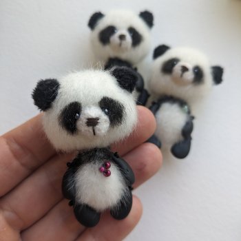 Панды. Брошки
