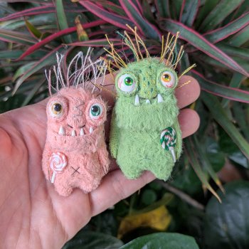 Нервные клеточки 🙃 Брошки