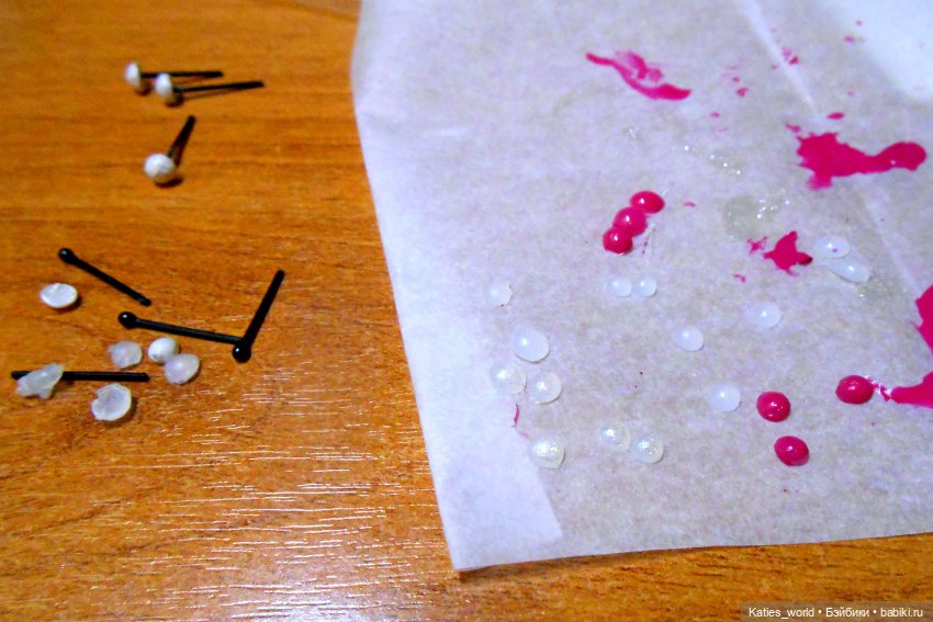 Серьги для кукол из зубчиков расчески и горячего клея (фото 3)