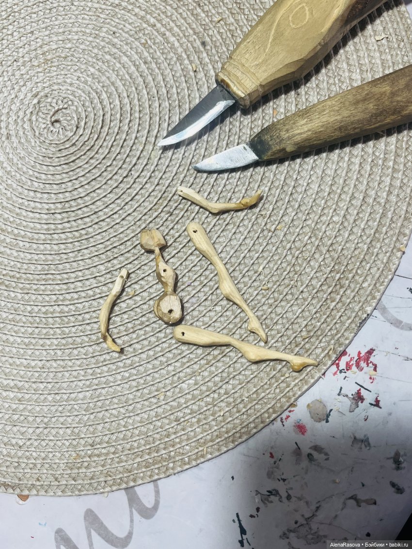 Маленькая деревянная балерина