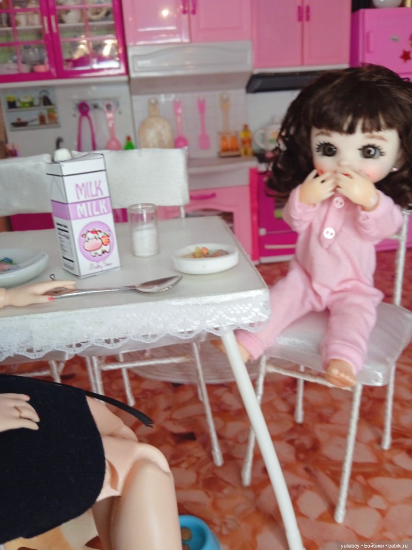 Куклогорск. Накормить Дашку