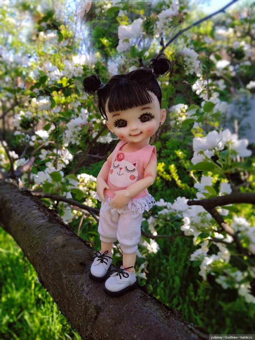 Куклогорск. Девочка и цветы 🌼