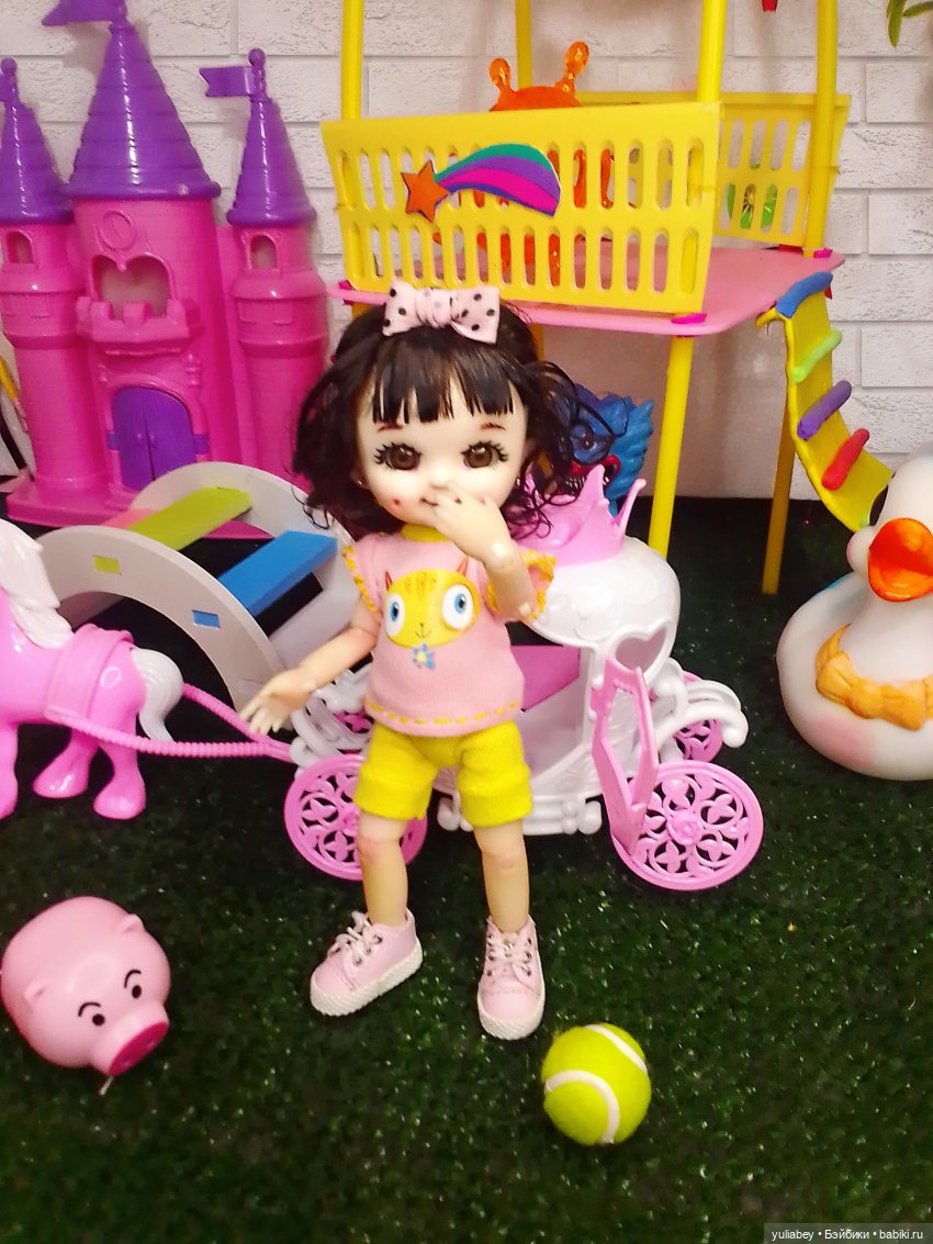 Куклогорск.На детской площадке