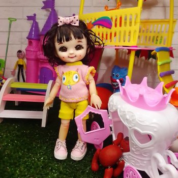 Куклогорск.На детской площадке