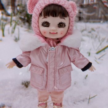 Куклогорск. Мы с Дашей гуляем.