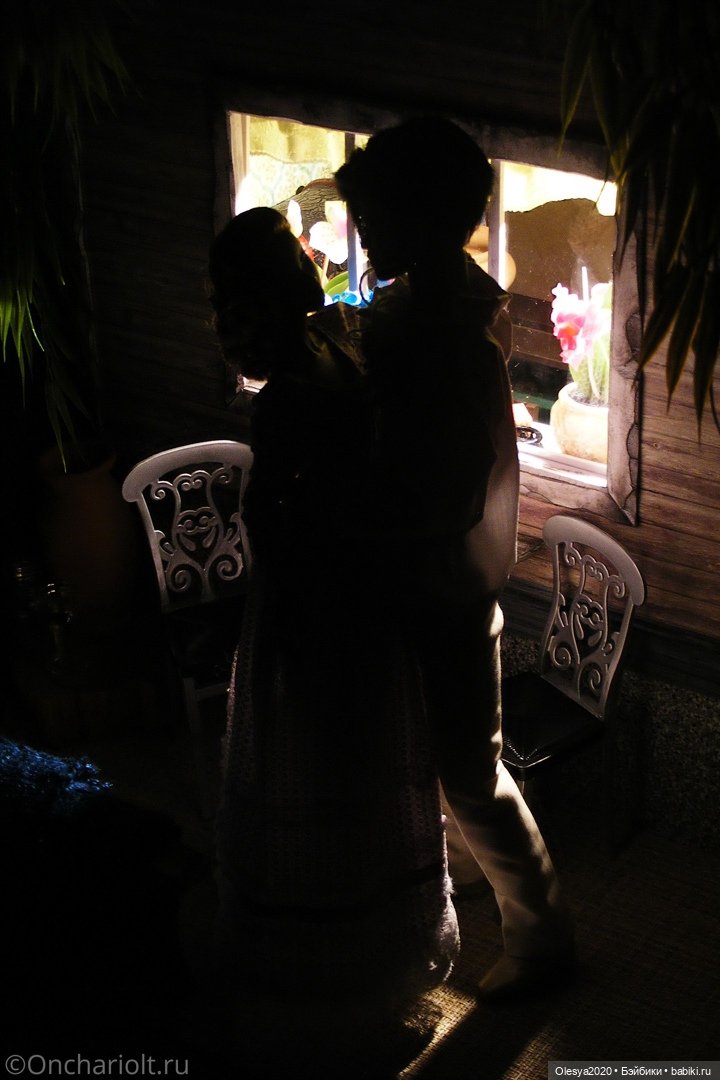 Во дворе гостиницы (кадры из истории Онхариолт)