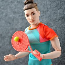 Стивен Вейл с ракеткой для журнала