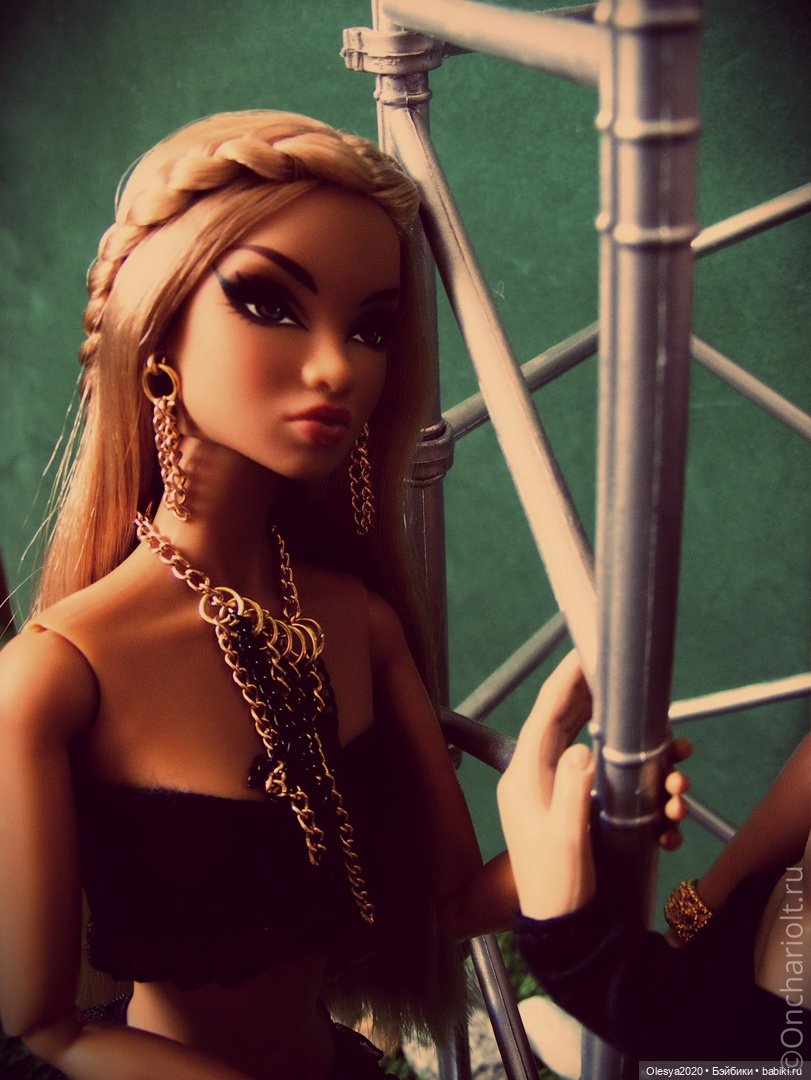 Кенни в студии на съёмках