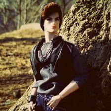 Алекс у дерева