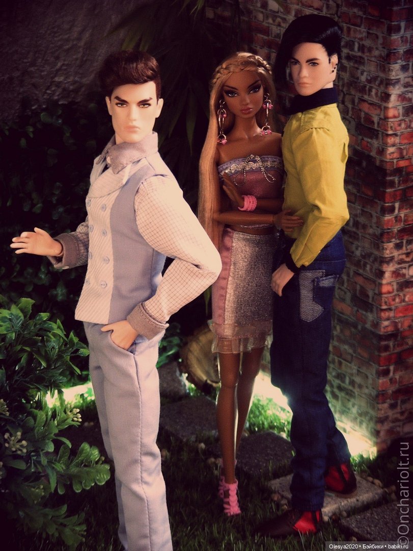 Тусня у заднего входа в клуб 🎼