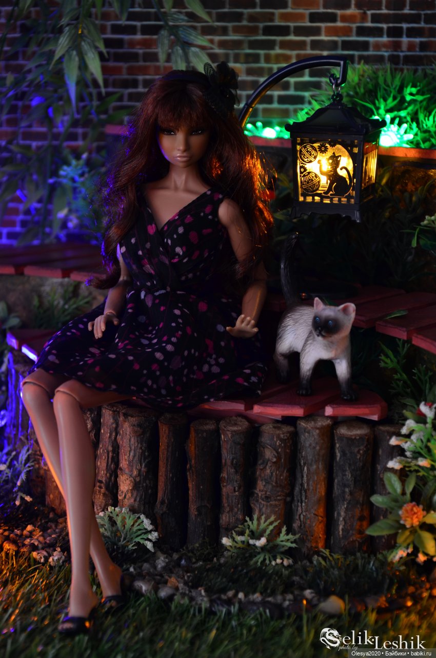 Сколько бы его не кормили, всё равно в парк бегает 😄