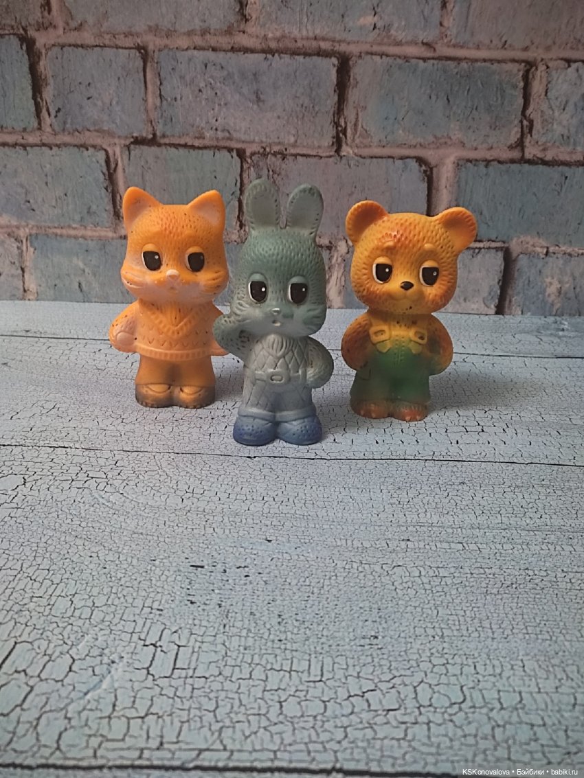 Красиво плывут! — Кто? — Вон та группа в полосатых купальниках.(С) (фото 2)