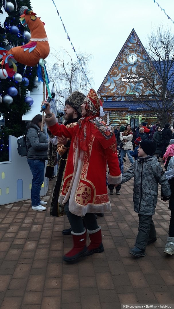 Деду Морозу Весна куклу подарила