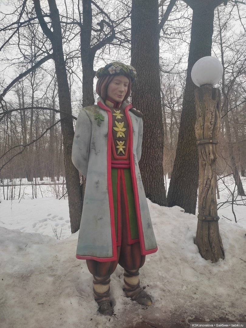 Деду Морозу Весна куклу подарила