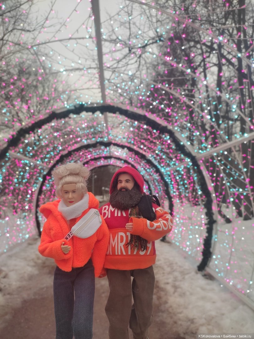 Деду Морозу Весна куклу подарила