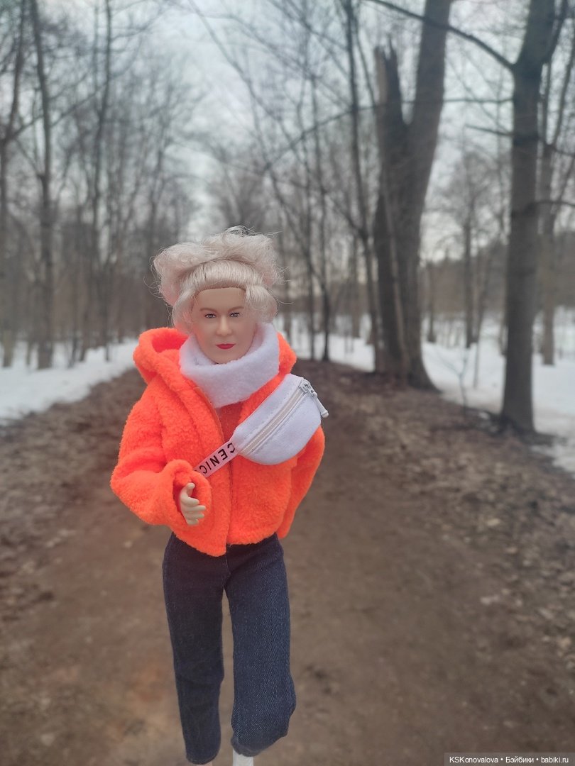 Деду Морозу Весна куклу подарила