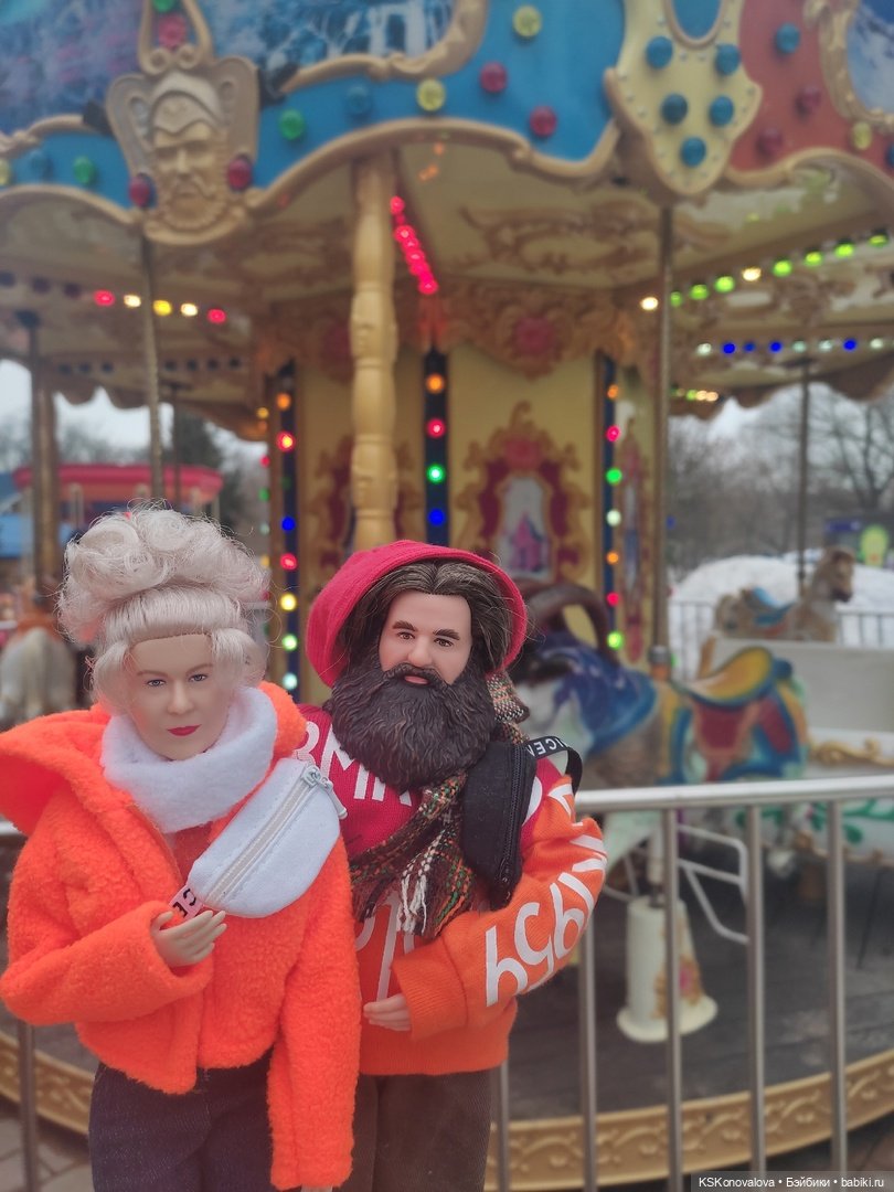 Деду Морозу Весна куклу подарила