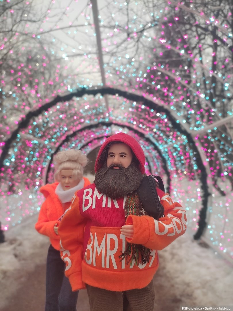 Деду Морозу Весна куклу подарила