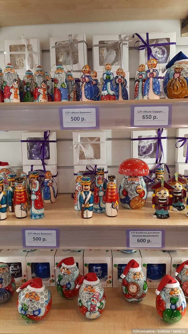 Деду Морозу Весна куклу подарила