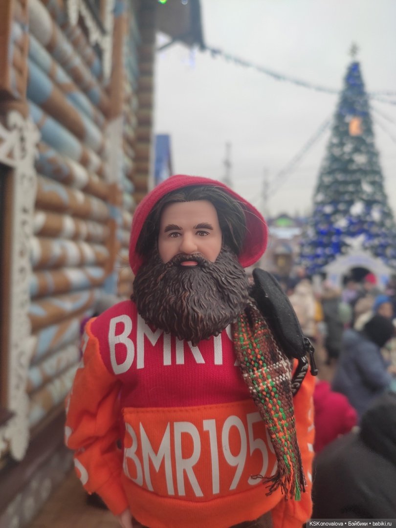 Деду Морозу Весна куклу подарила