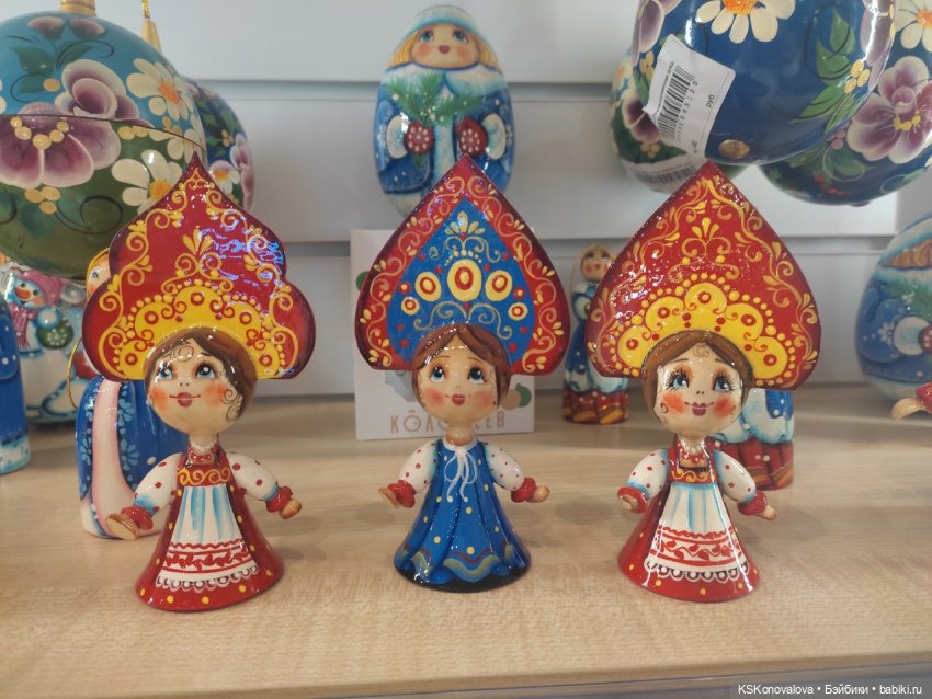 Деду Морозу Весна куклу подарила