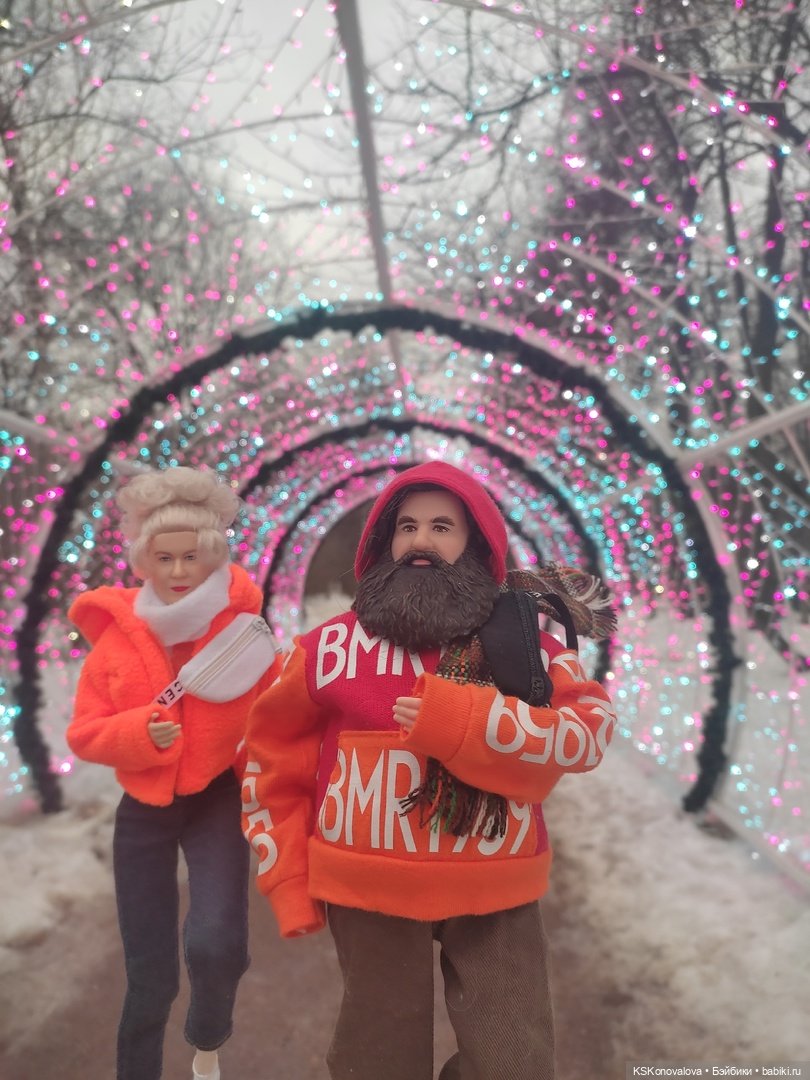 Деду Морозу Весна куклу подарила