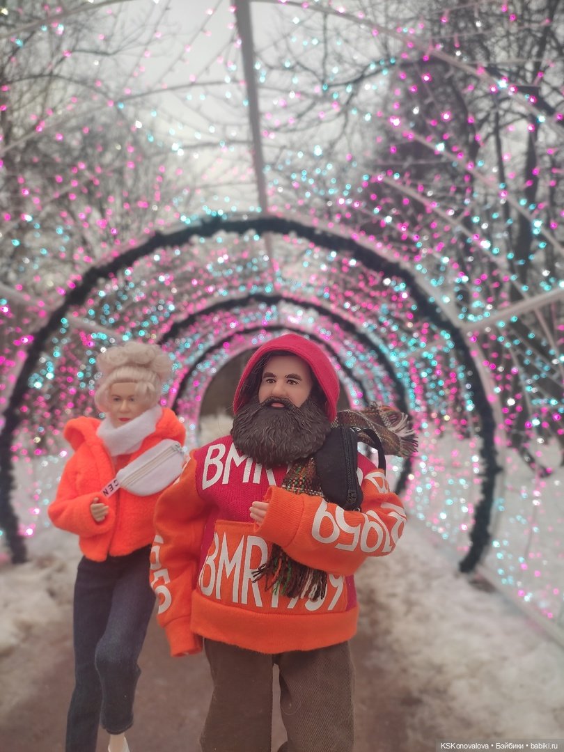 Деду Морозу Весна куклу подарила