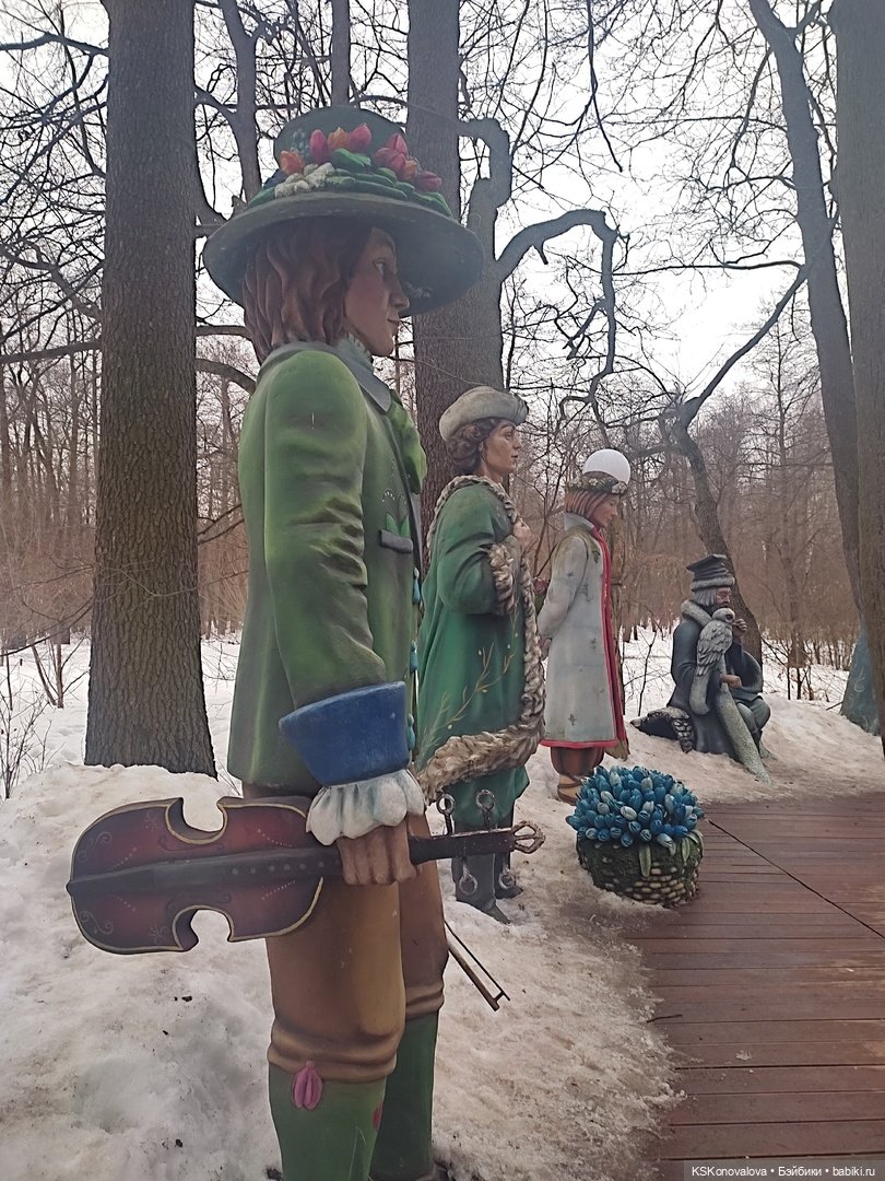 Деду Морозу Весна куклу подарила