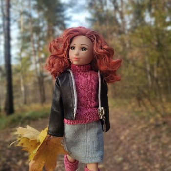 Собираем осенние листья с Анфисой