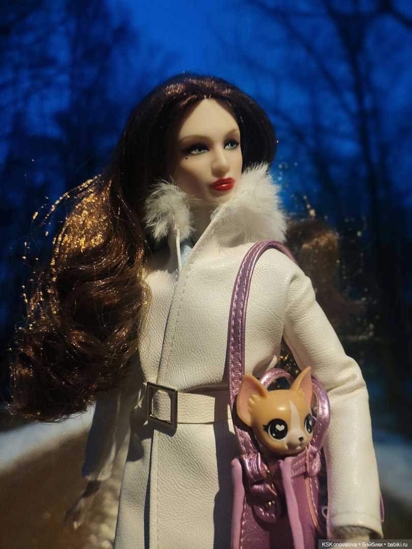 Дама с собачкой и мужик в кепке