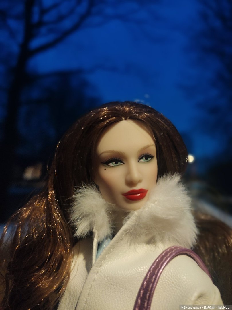 Дама с собачкой и мужик в кепке