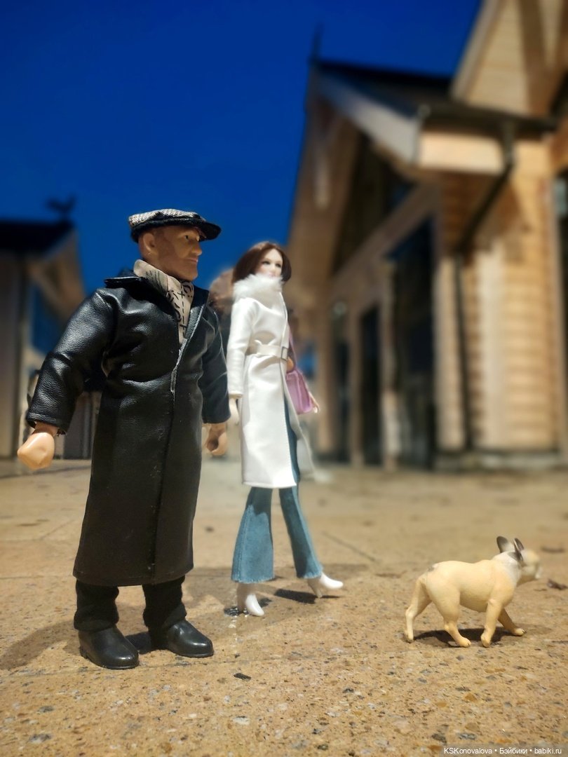 Дама с собачкой и мужик в кепке