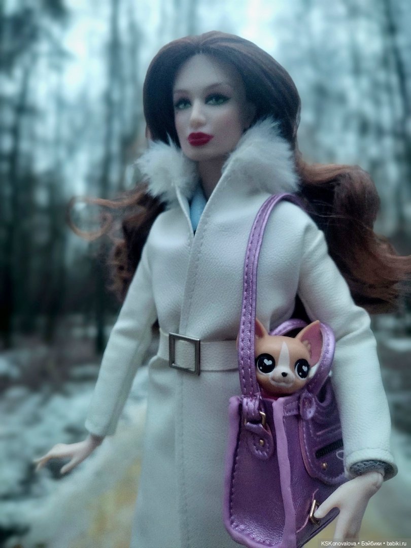 Дама с собачкой и мужик в кепке