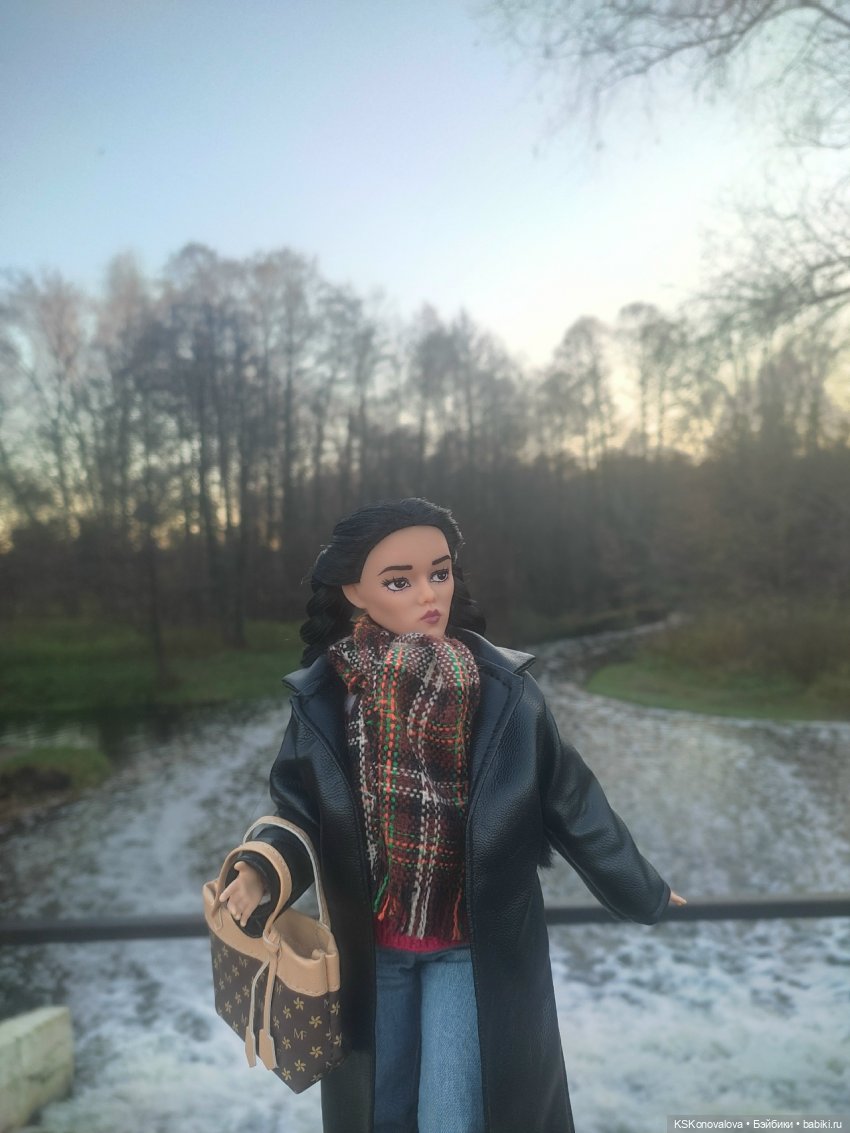 Год назад с Уэ́нздей — Аналоги Барби и куклы 1/6: клоны 90 (фото 3)