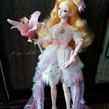 Девочка с лилией