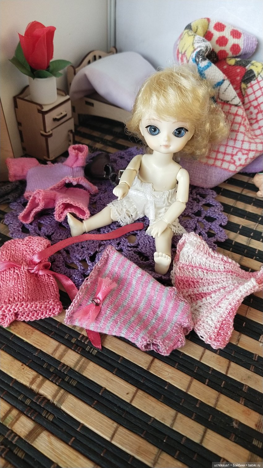 - А выбрать-то нечего! Почему оно все розовое?